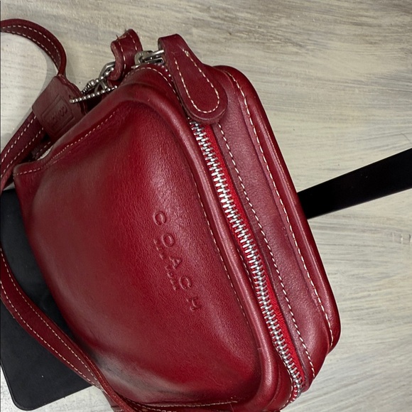 Vintage Coach Unlined Bellini Cherry Leather Crossbody- 9139 - Picture 5 of 13